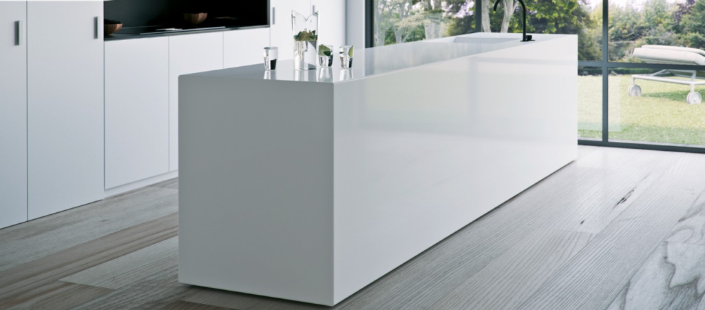 Białe blaty kuchenne z konglomeratu Caesarstone
