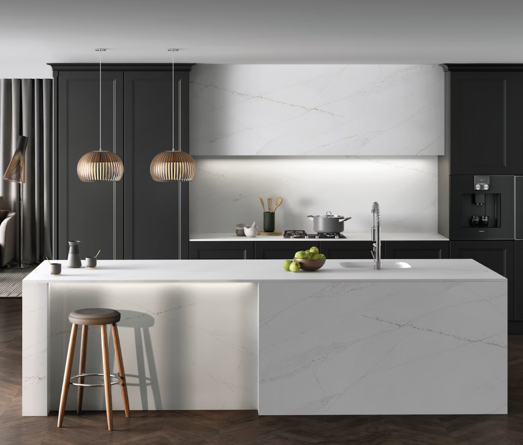 Blat kuchenny z konglomeratu Silestone Eternal Calacatta Gold – Złoto w Twojej Kuchni